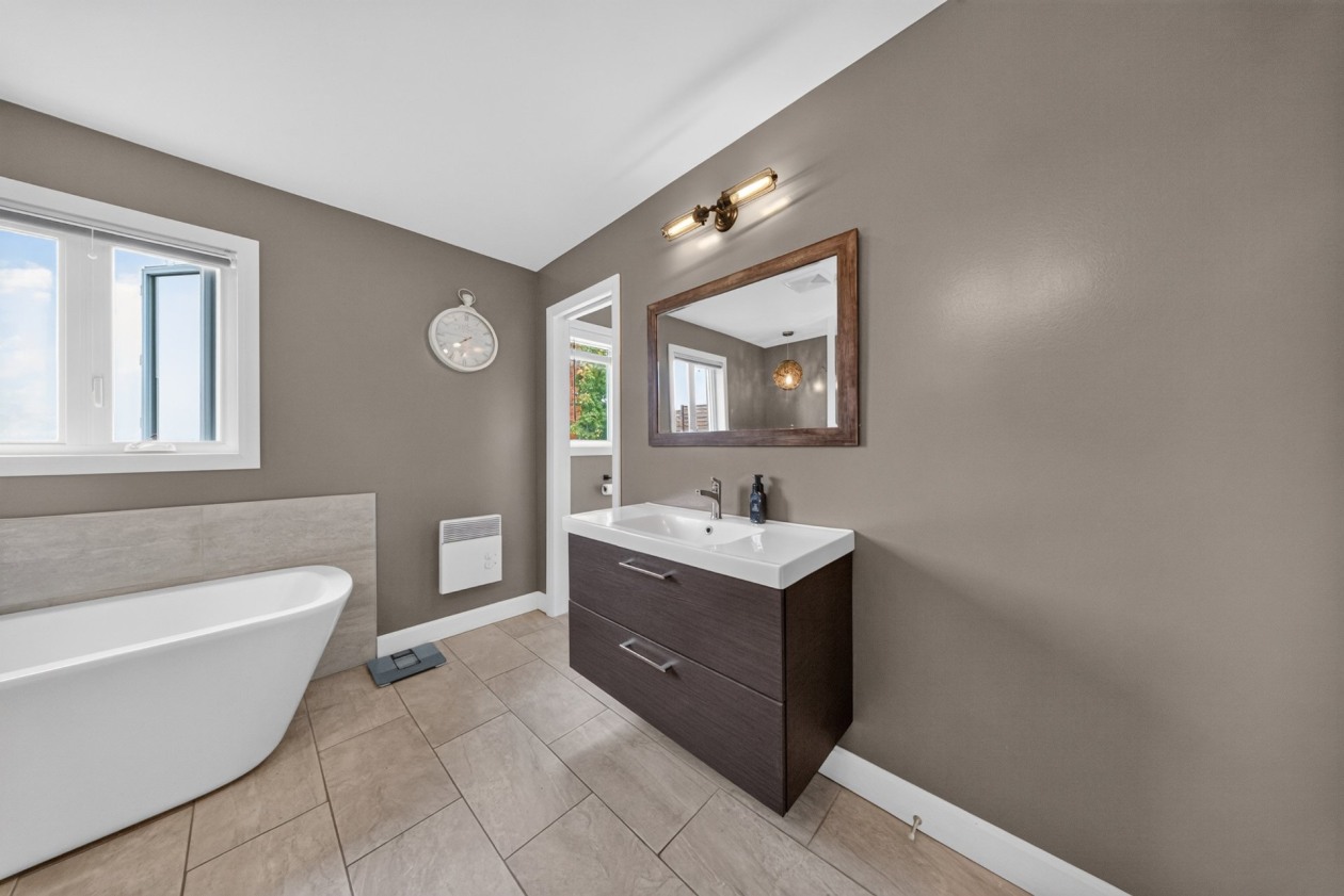 Salle de bains — 312 Rue Principale, Lambton