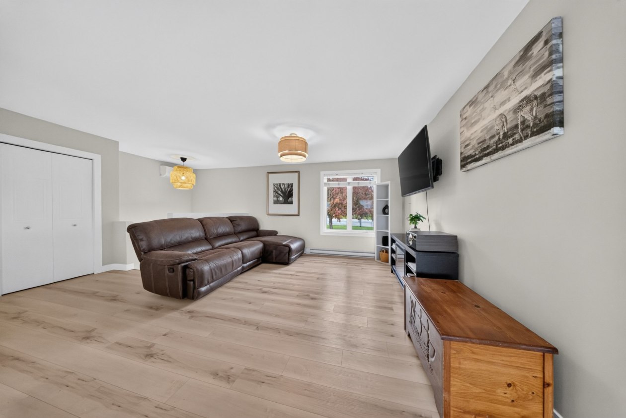Salon — 312 Rue Principale, Lambton