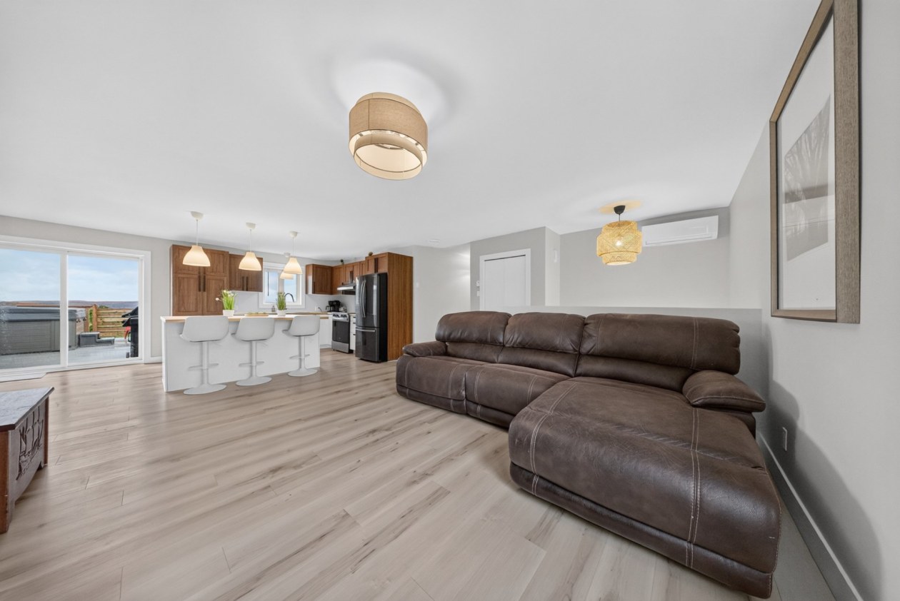 Salon — 312 Rue Principale, Lambton