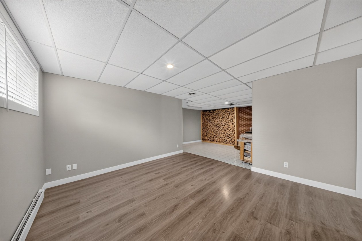 Salle familiale — 312 Rue Principale, Lambton
