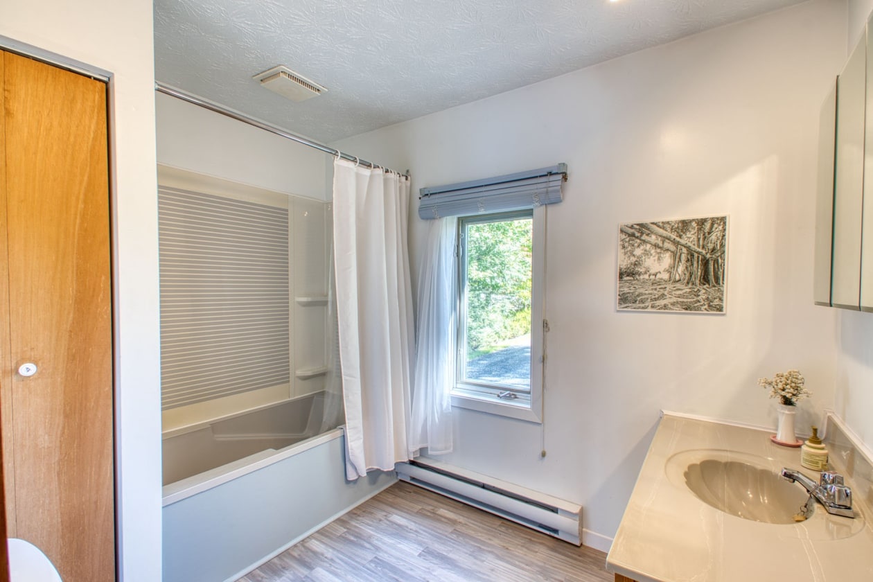 Salle de bains — 48 Rue des Sapins, Austin