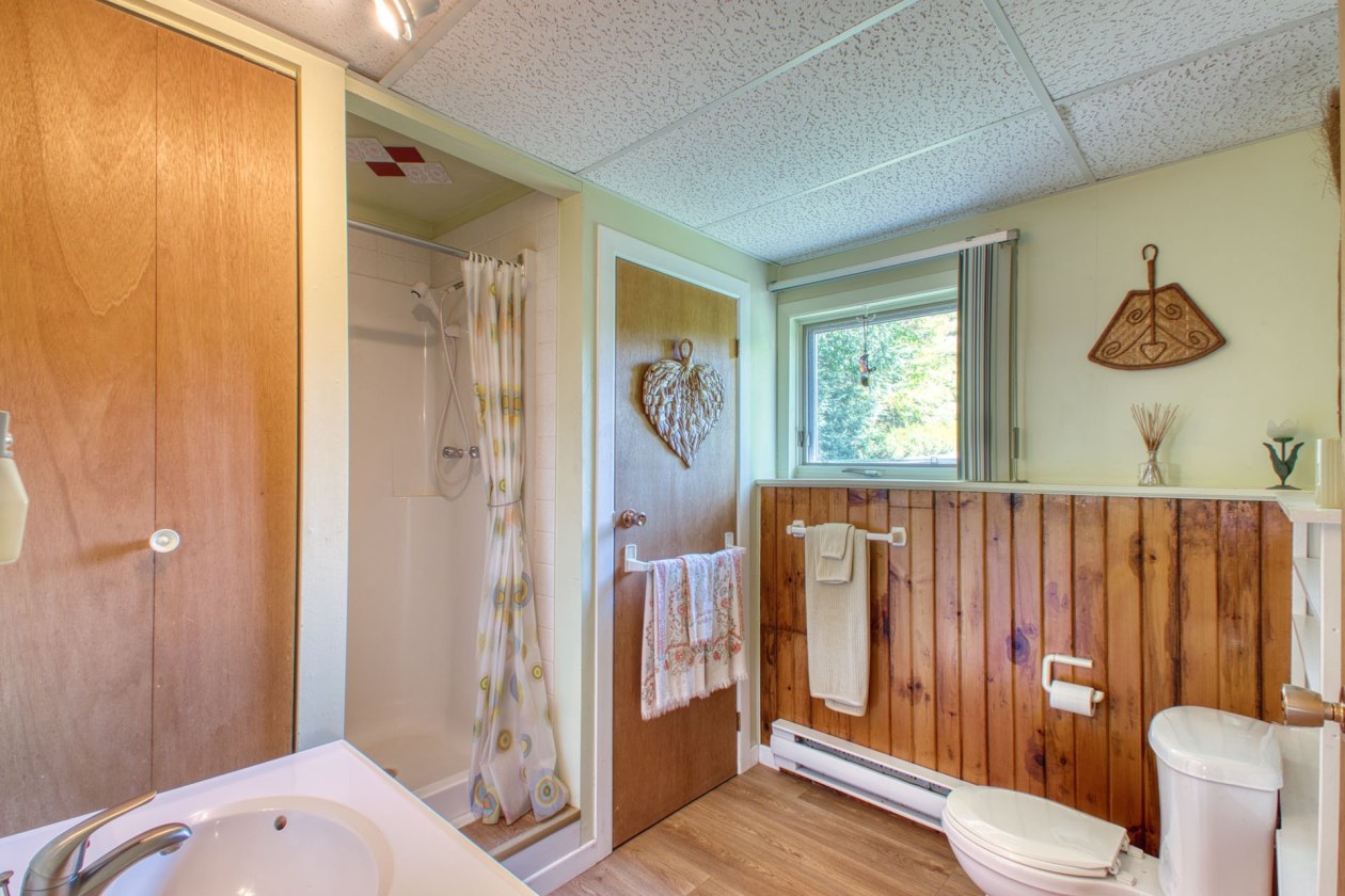 Salle de bains — 48 Rue des Sapins, Austin