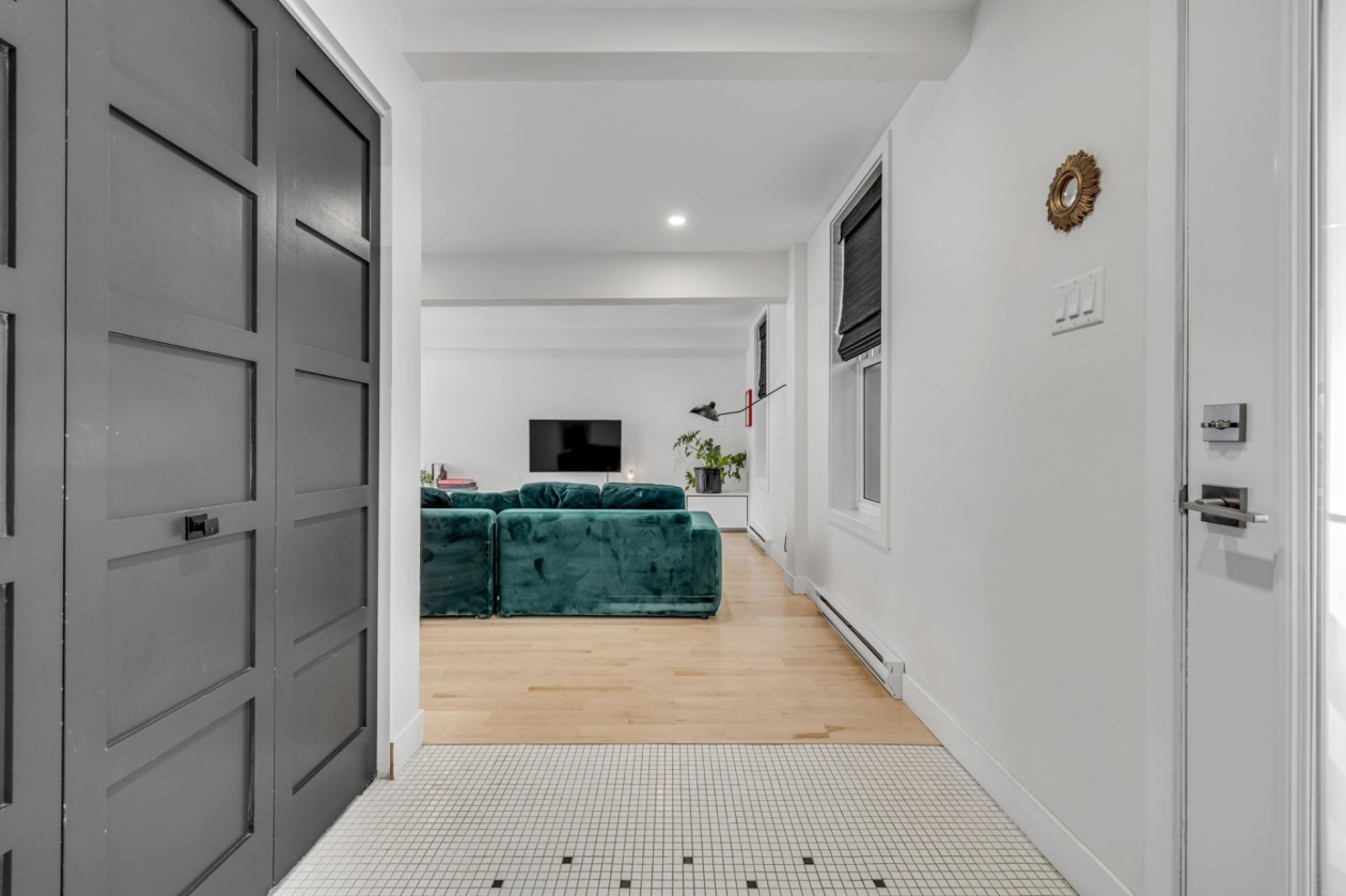 Hall d'entrée — 354 9e Rue, Québec