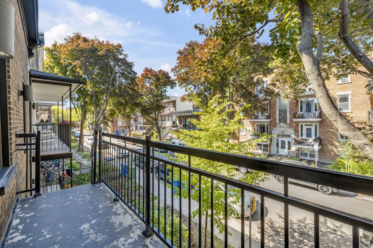Balcon — 354 9e Rue, Québec