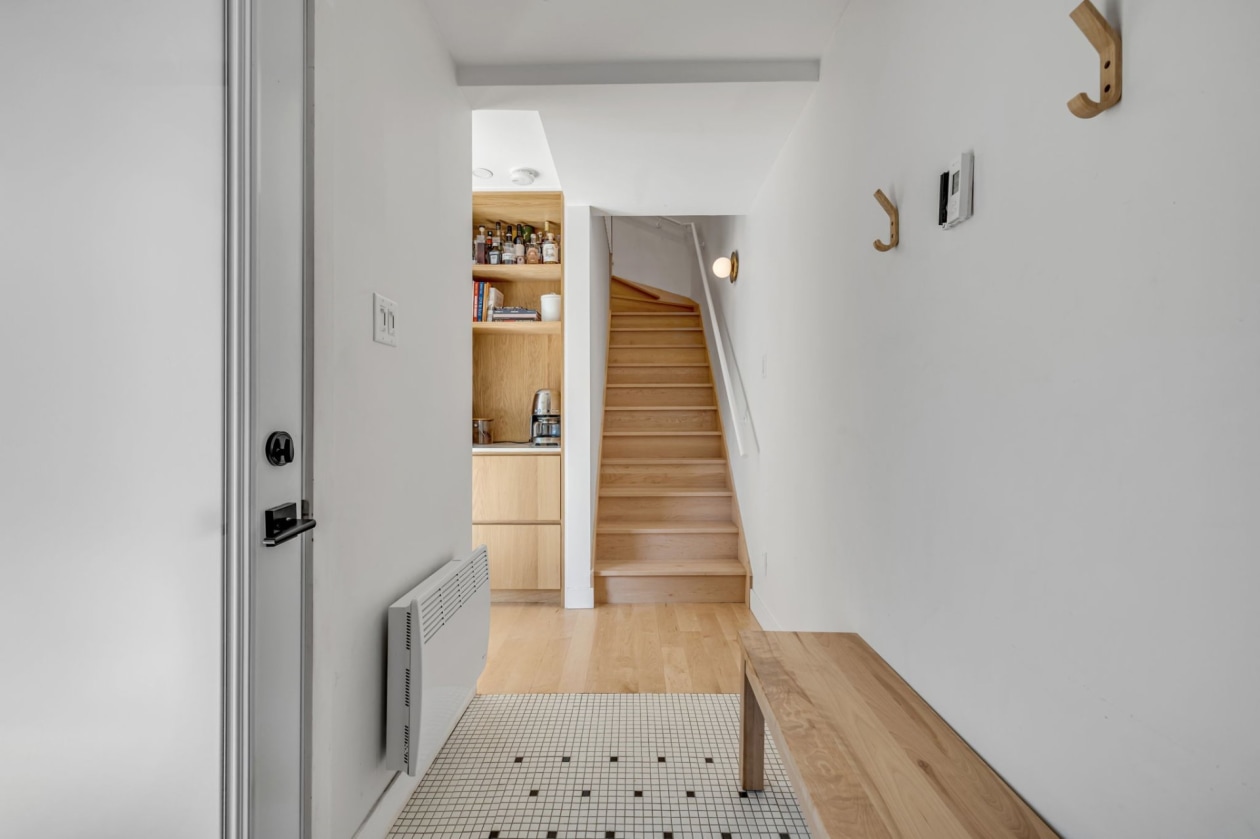 Hall d'entrée — 354 9e Rue, Québec