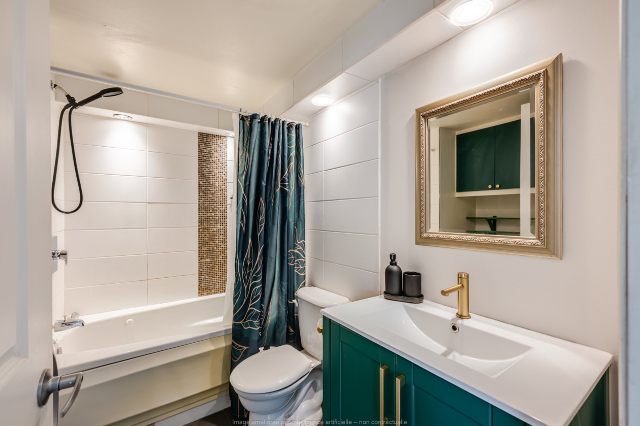 Salle de bains — 1240 Rue Conefroy, Longueuil