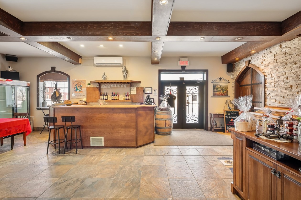 Salle de réception — 745X Rue Principale, Sainte-Anne-de-la-Pérade