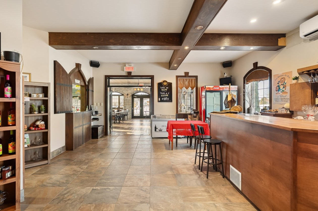 Salle de réception — 745X Rue Principale, Sainte-Anne-de-la-Pérade