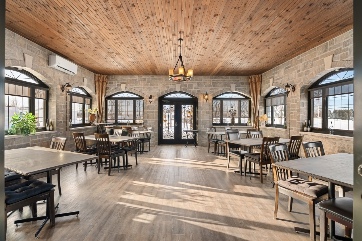 Salle à manger — 745X Rue Principale, Sainte-Anne-de-la-Pérade