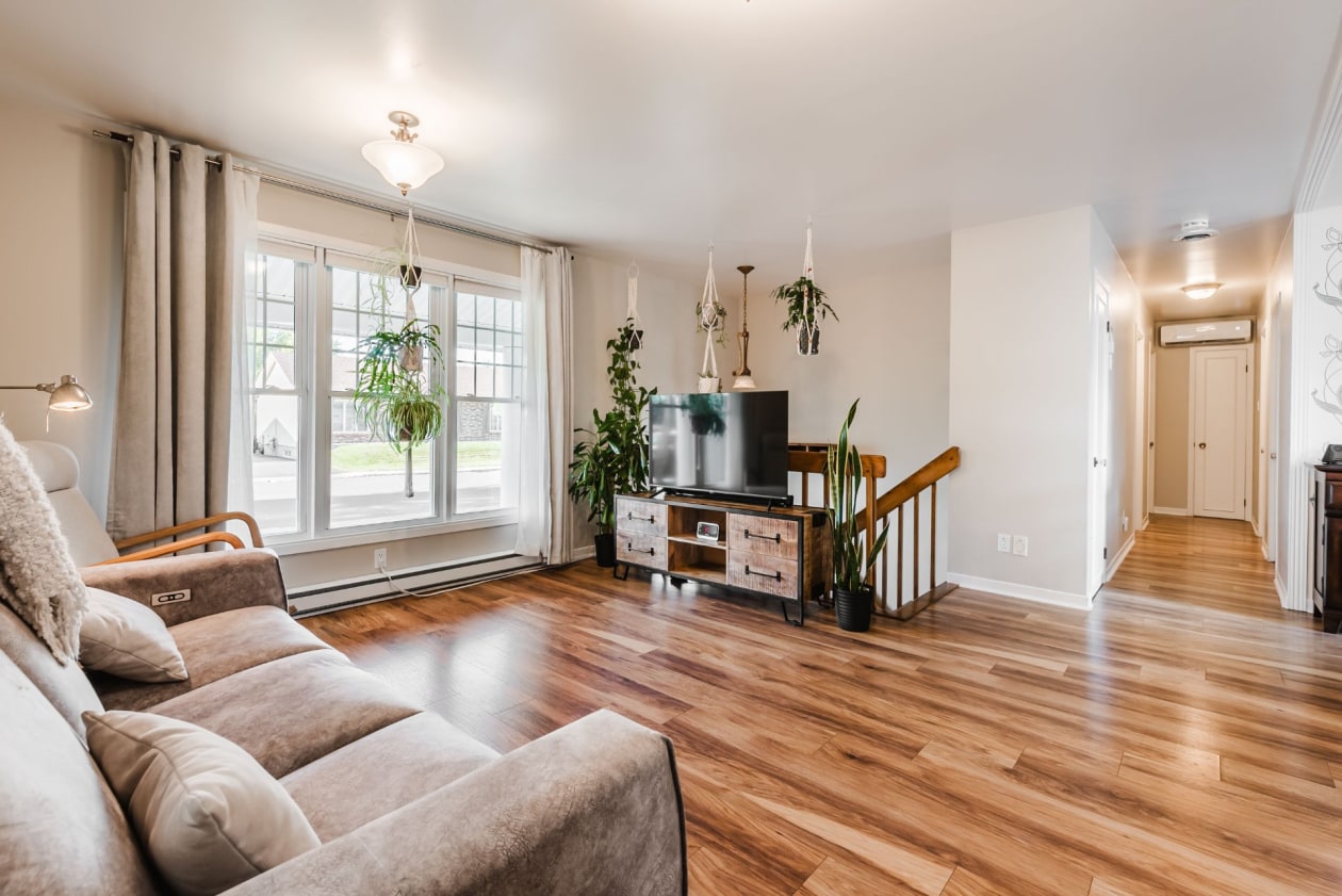 Salon — 567 Rue Palardy, Contrecoeur