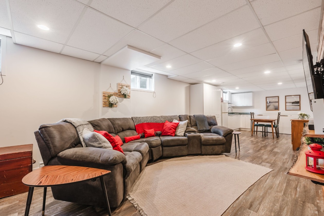 Salle familiale — 567 Rue Palardy, Contrecoeur