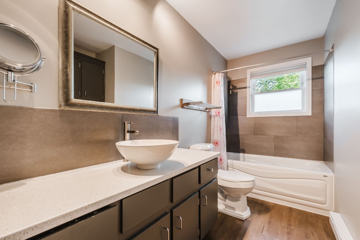 Salle de bains — 567 Rue Palardy, Contrecoeur