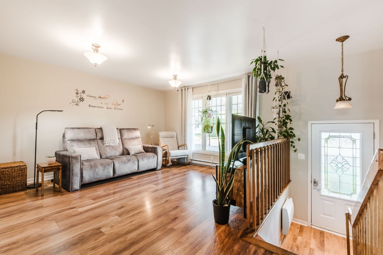 Salon — 567 Rue Palardy, Contrecoeur