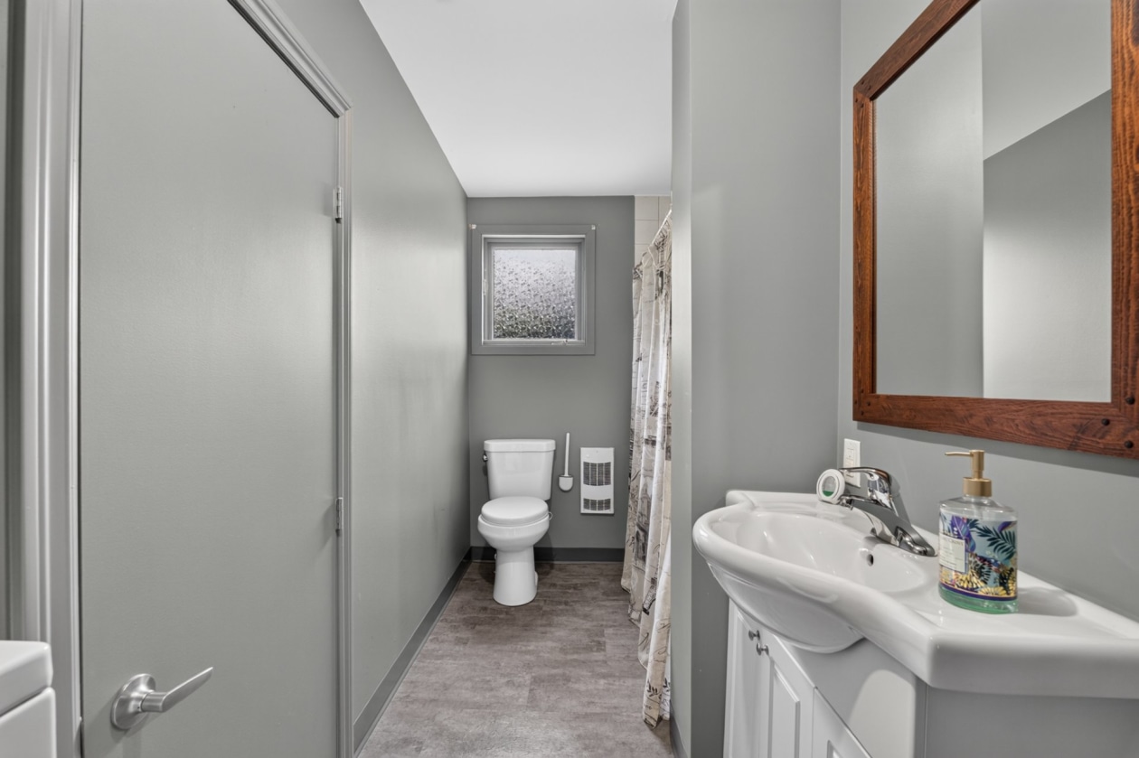 Salle de bains — 318Z - 322Z Av. St-Jacques, Saint-Raymond