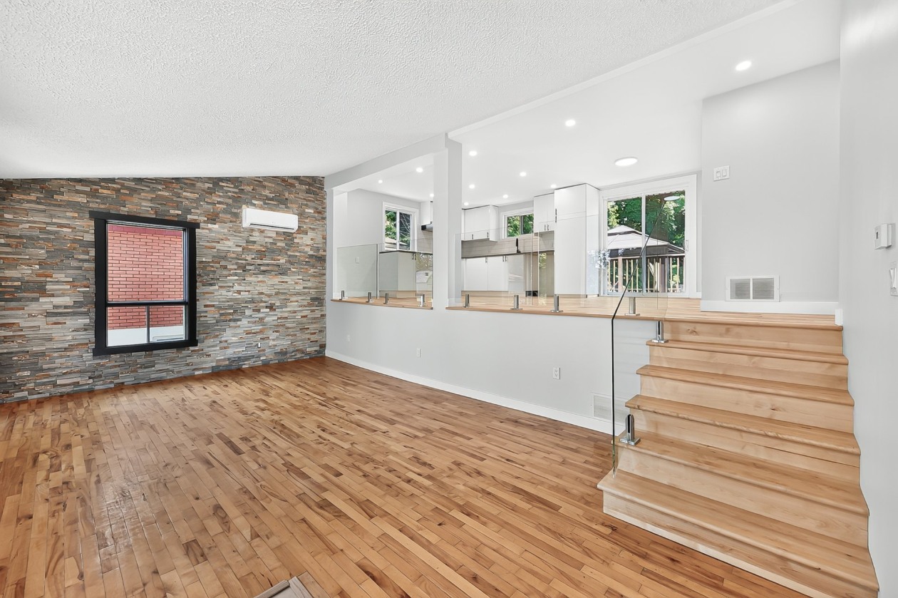 Salon — 697 Rue Bran, Saint-Jérôme