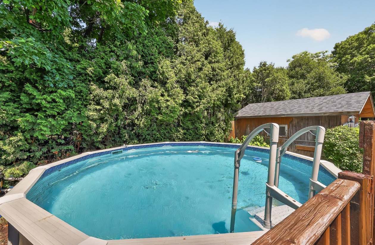 Piscine — 697 Rue Bran, Saint-Jérôme
