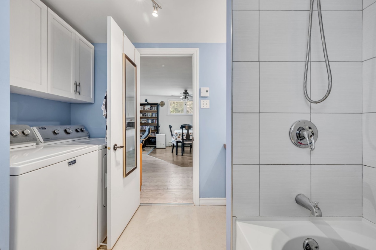 Salle de bains — 601 - 603 Rue Anick, Québec