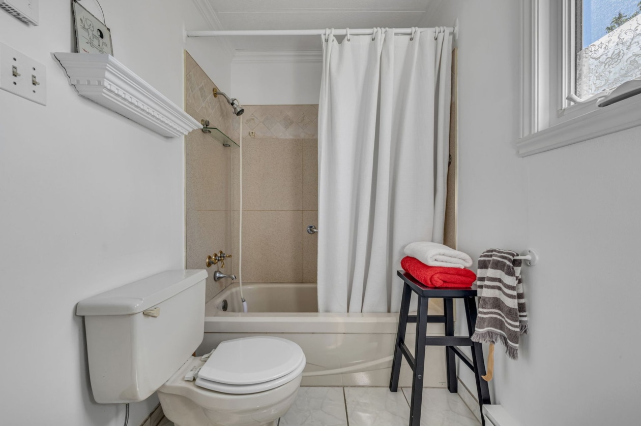 Salle de bains — 99 Rue des Coprins, Québec