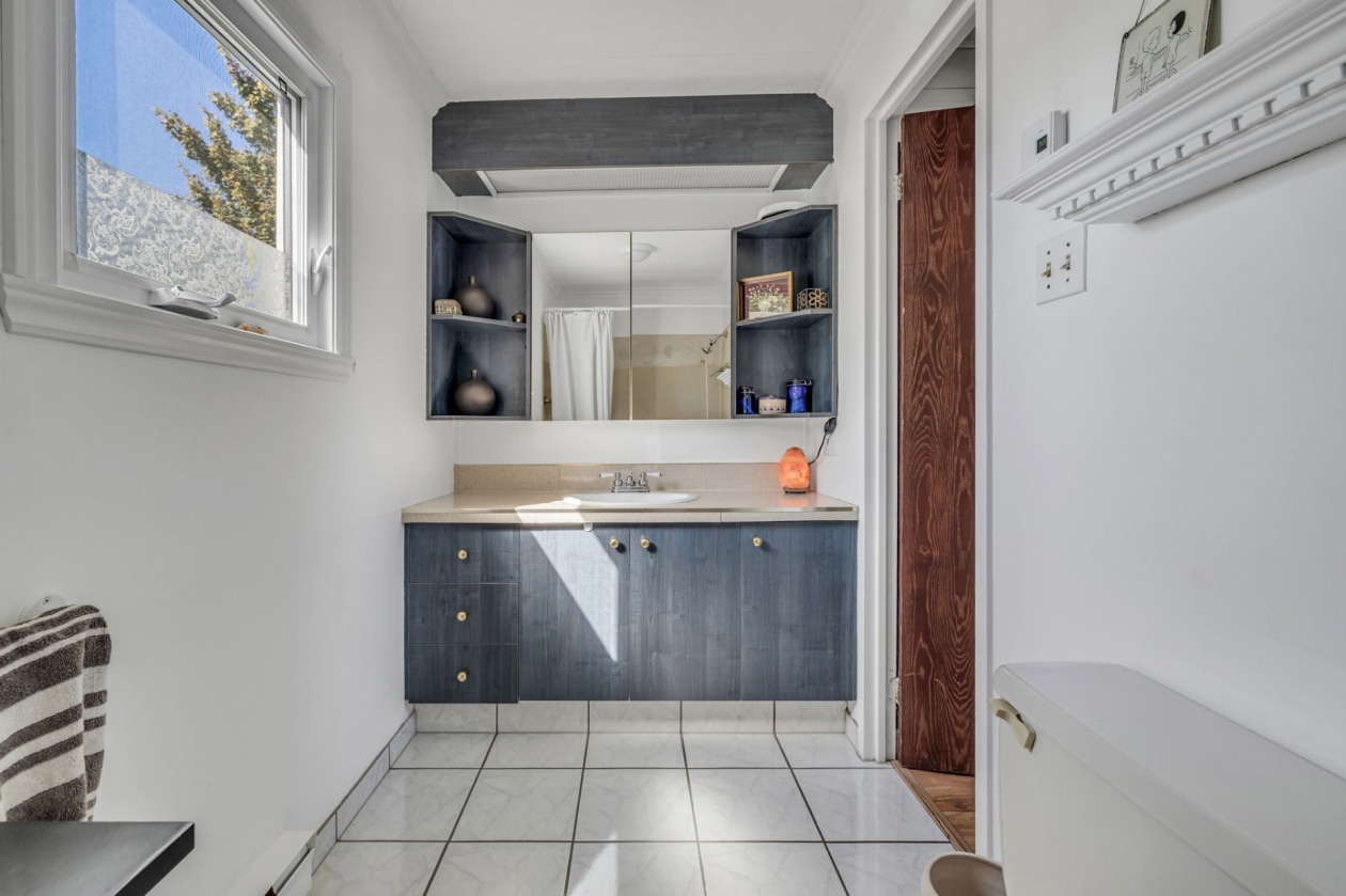 Salle de bains — 99 Rue des Coprins, Québec