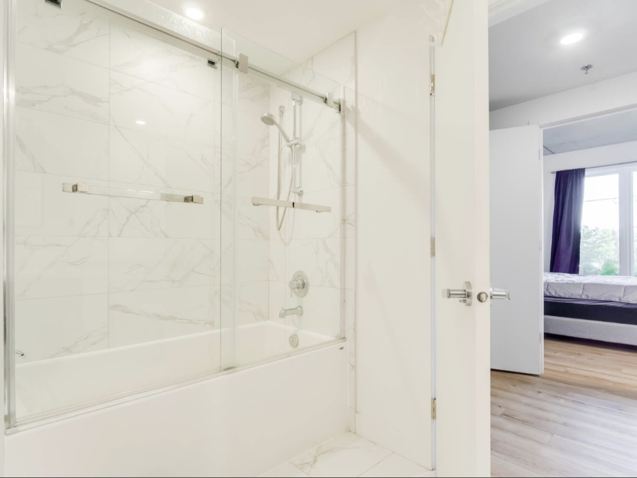 Salle de bains — 121-170 Rue Principale, Saint-Zotique