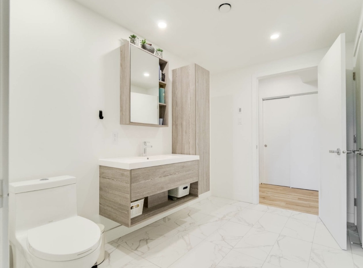Salle de bains — 121-170 Rue Principale, Saint-Zotique