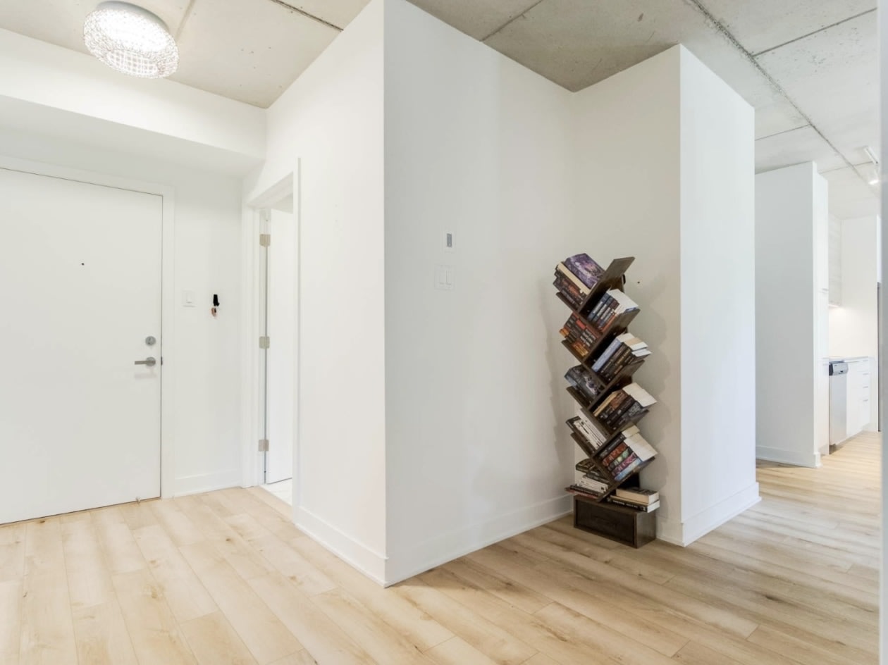 Hall d'entrée — 121-170 Rue Principale, Saint-Zotique