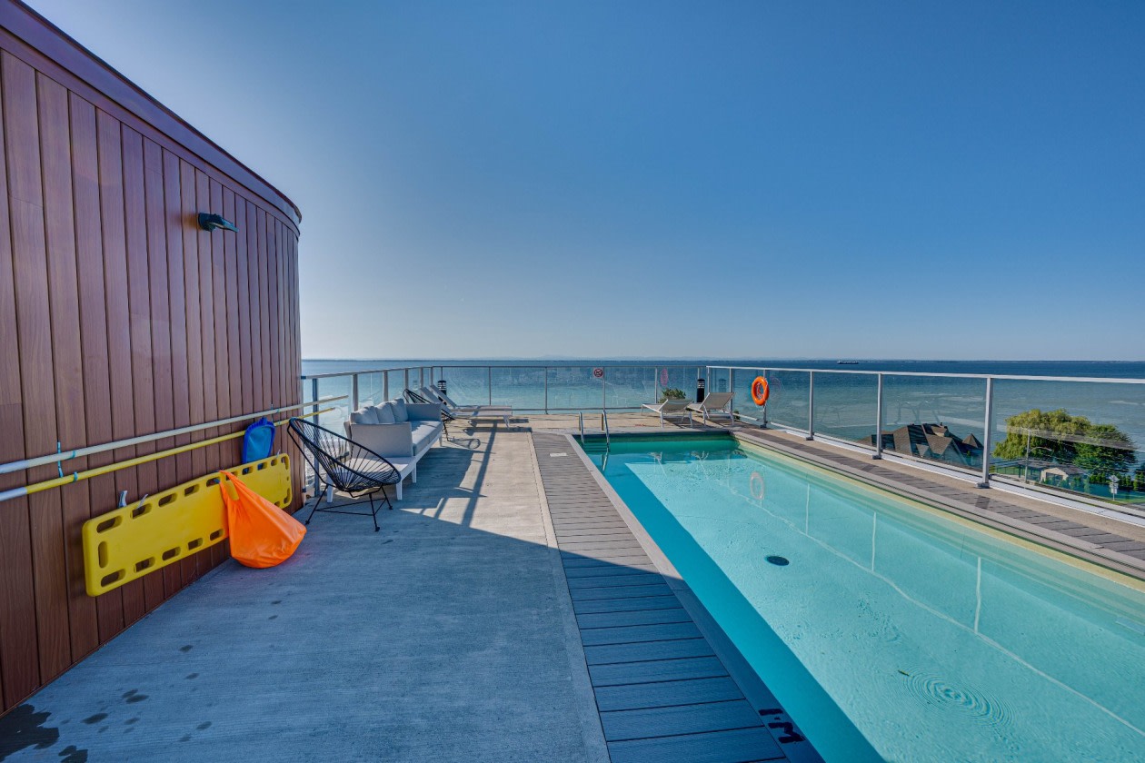 Piscine — 121-170 Rue Principale, Saint-Zotique
