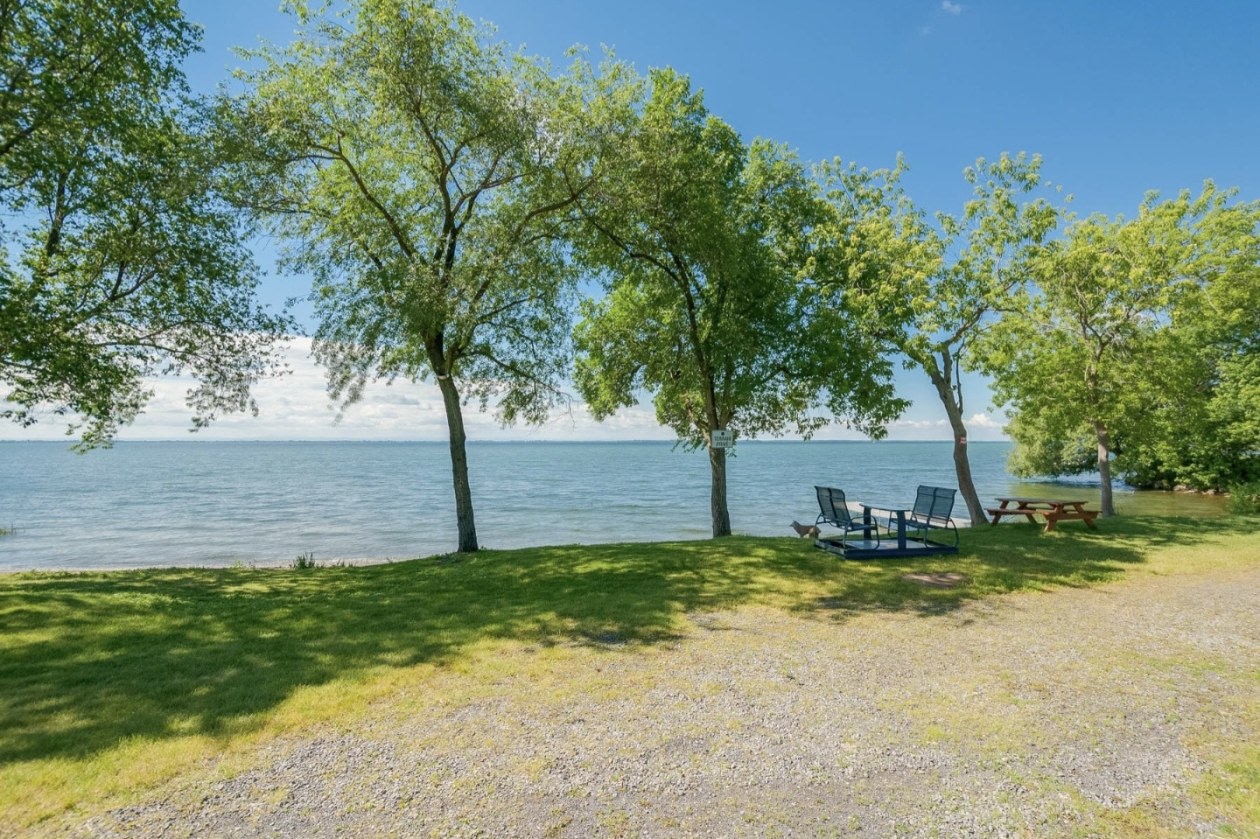 Accès au plan d'eau — 121-170 Rue Principale, Saint-Zotique