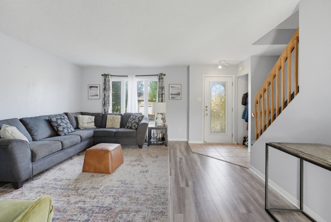 Salon — 703 Rue A.-Gibeault, Gatineau