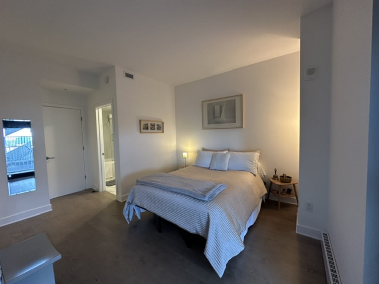 Chambre à coucher — 1801-1 Boul De Maisonneuve O, Montréal