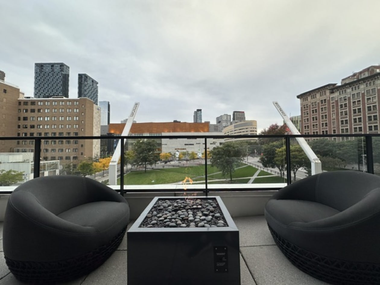 Terrasse — 1801-1 Boul De Maisonneuve O, Montréal
