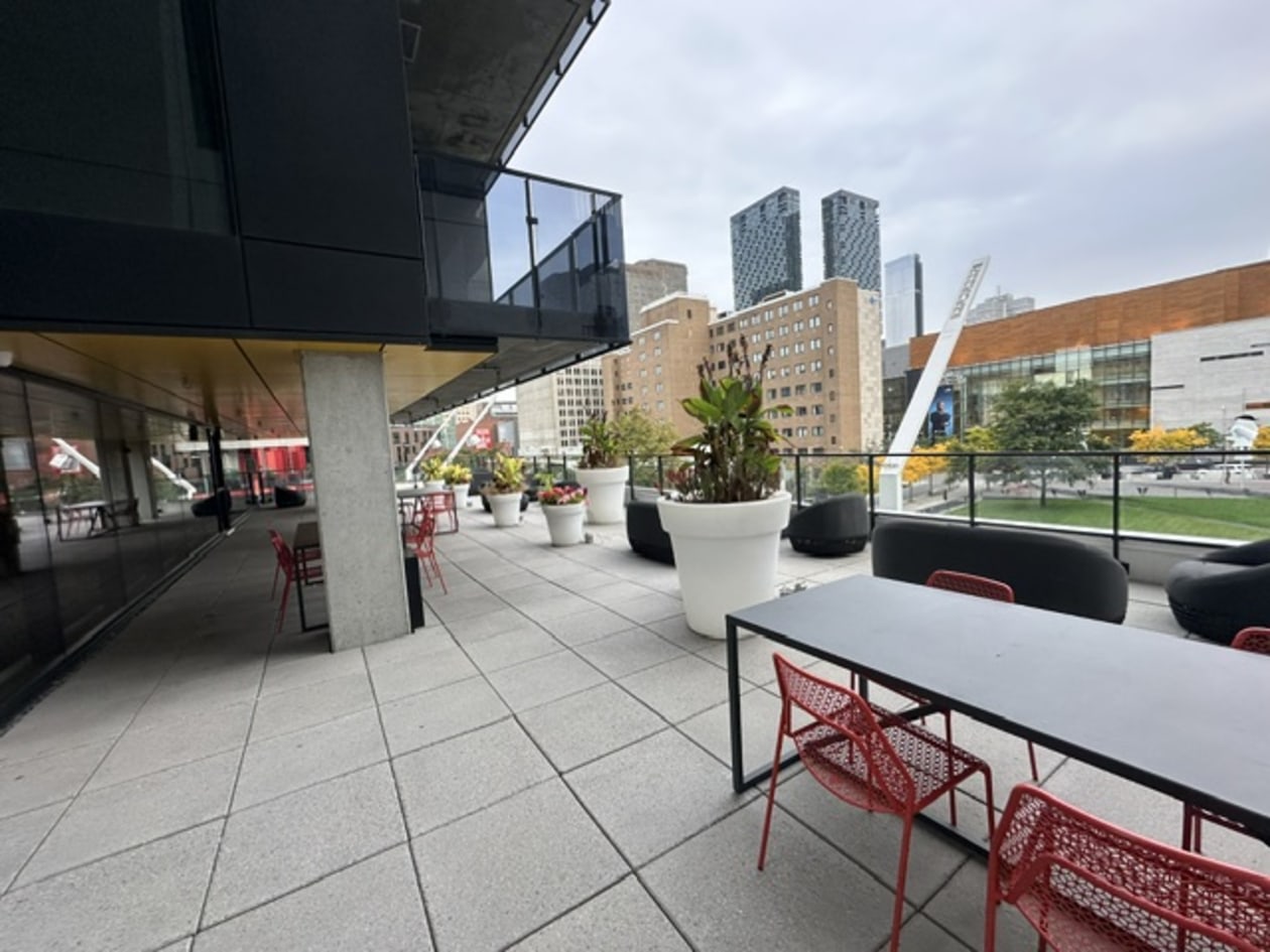 Terrasse — 1801-1 Boul De Maisonneuve O, Montréal