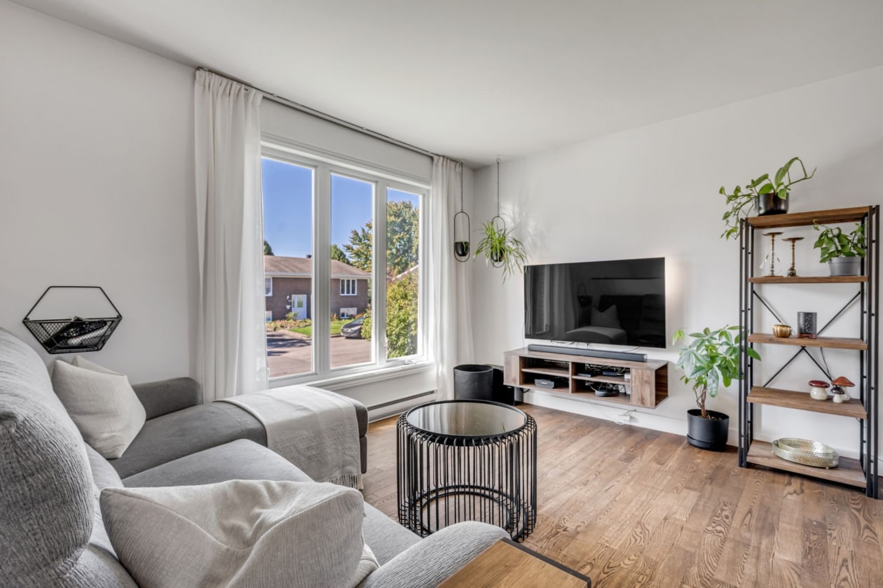 Salon — 1431 Rue Baudelaire, Québec