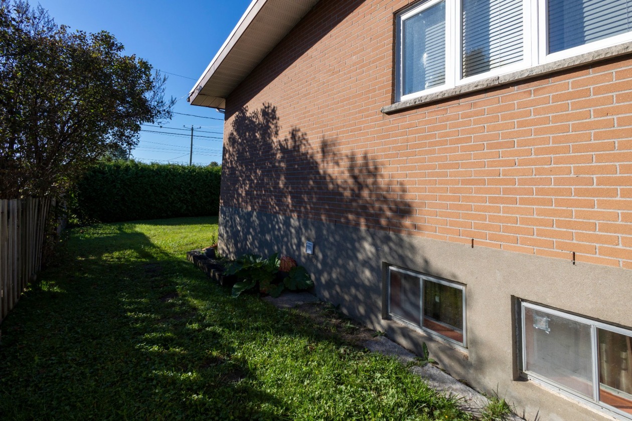 Cour — 11 Rue Paul-VI, Châteauguay
