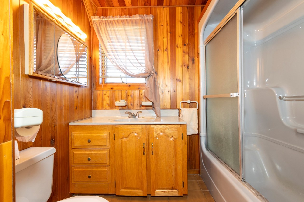 Salle de bains — 11 Rue Paul-VI, Châteauguay
