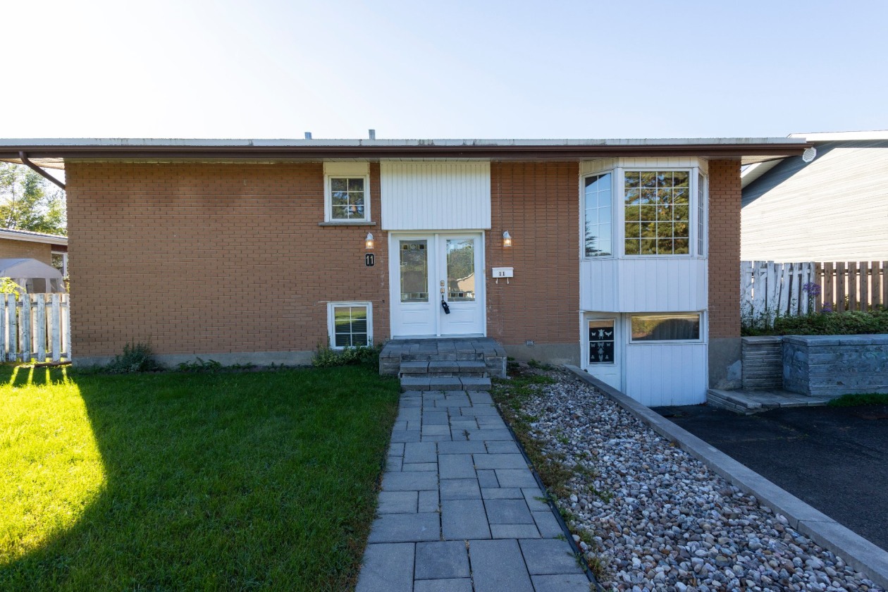 Façade — 11 Rue Paul-VI, Châteauguay