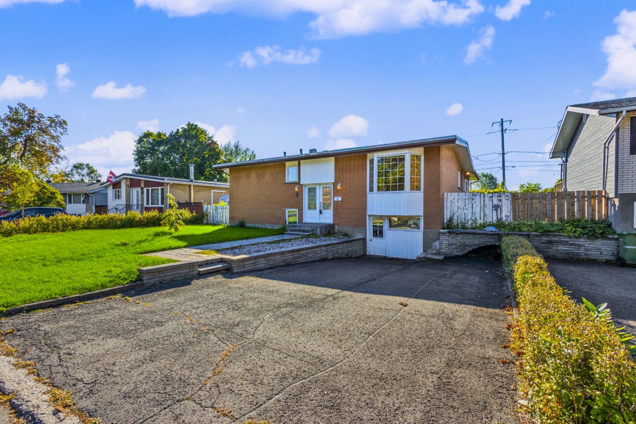 Façade — 11 Rue Paul-VI, Châteauguay