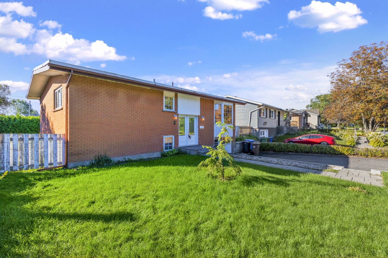 Façade — 11 Rue Paul-VI, Châteauguay