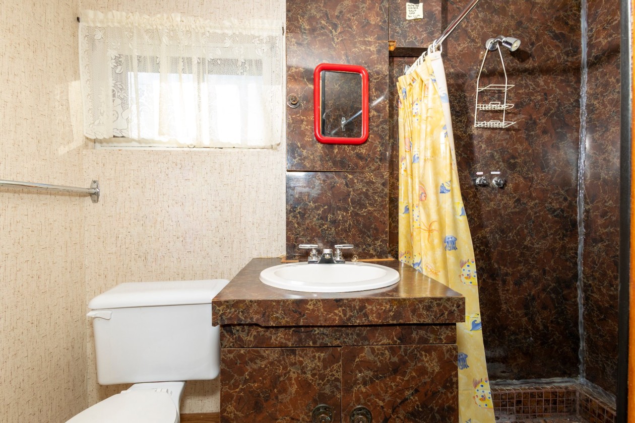 Salle de bains — 11 Rue Paul-VI, Châteauguay