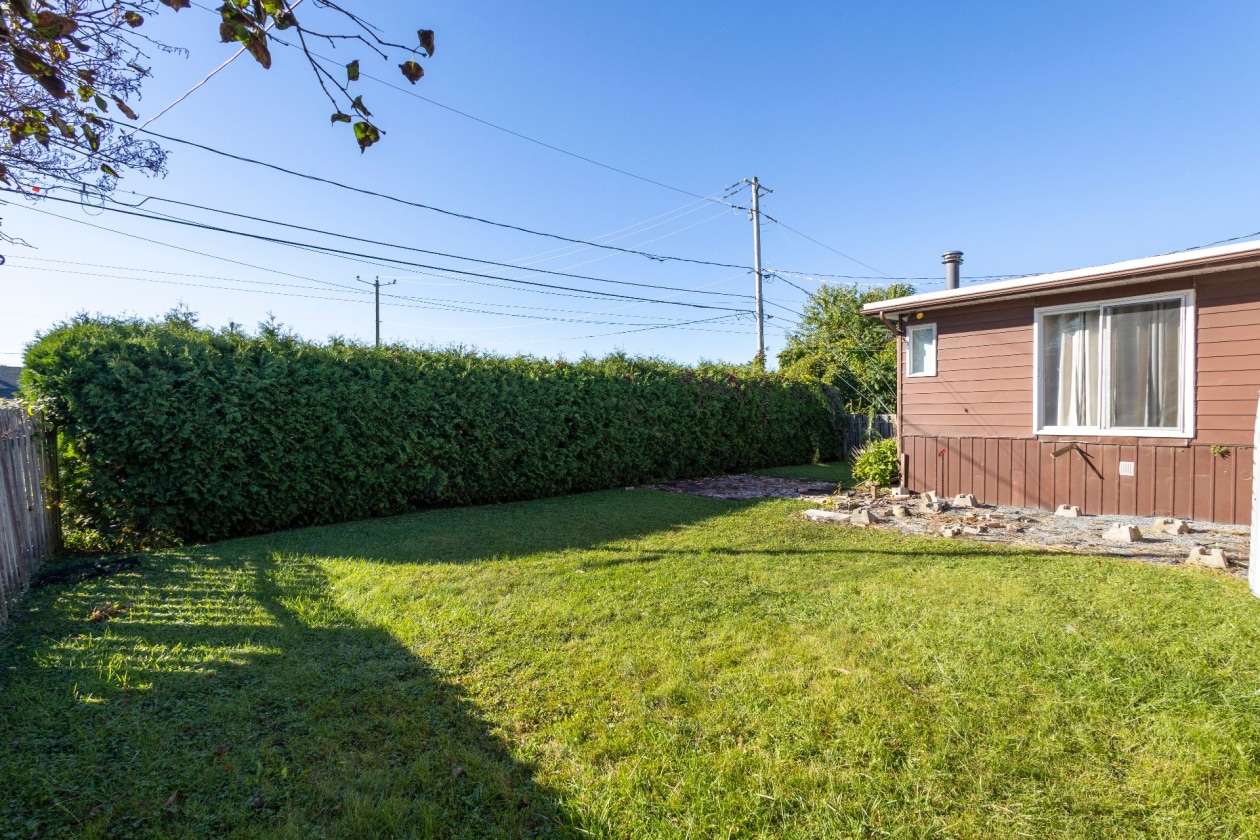 Cour — 11 Rue Paul-VI, Châteauguay