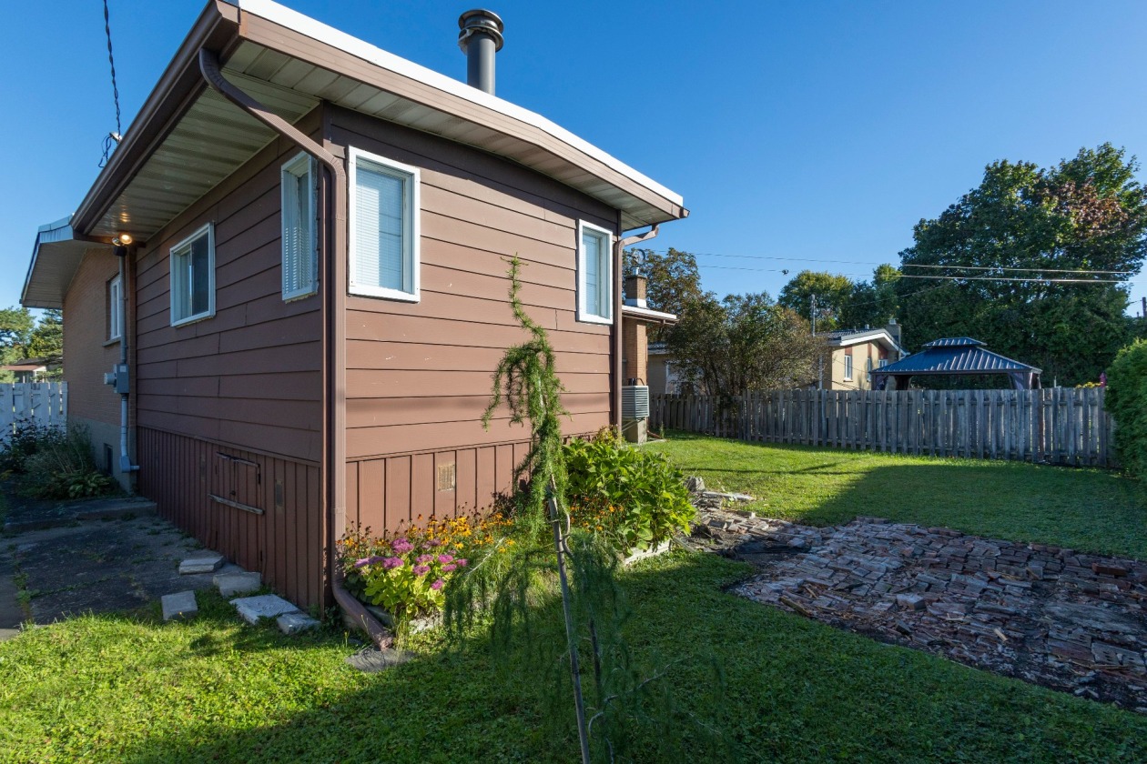 Cour — 11 Rue Paul-VI, Châteauguay