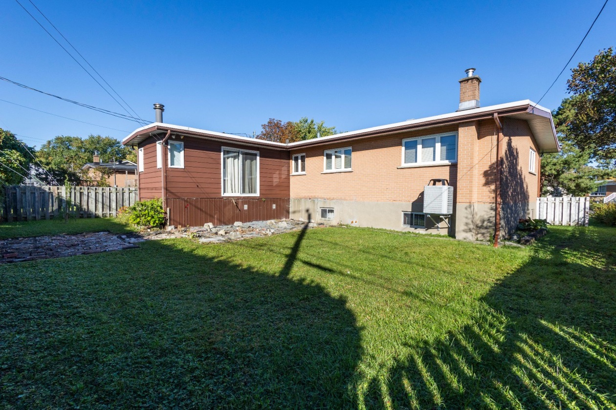 Cour — 11 Rue Paul-VI, Châteauguay
