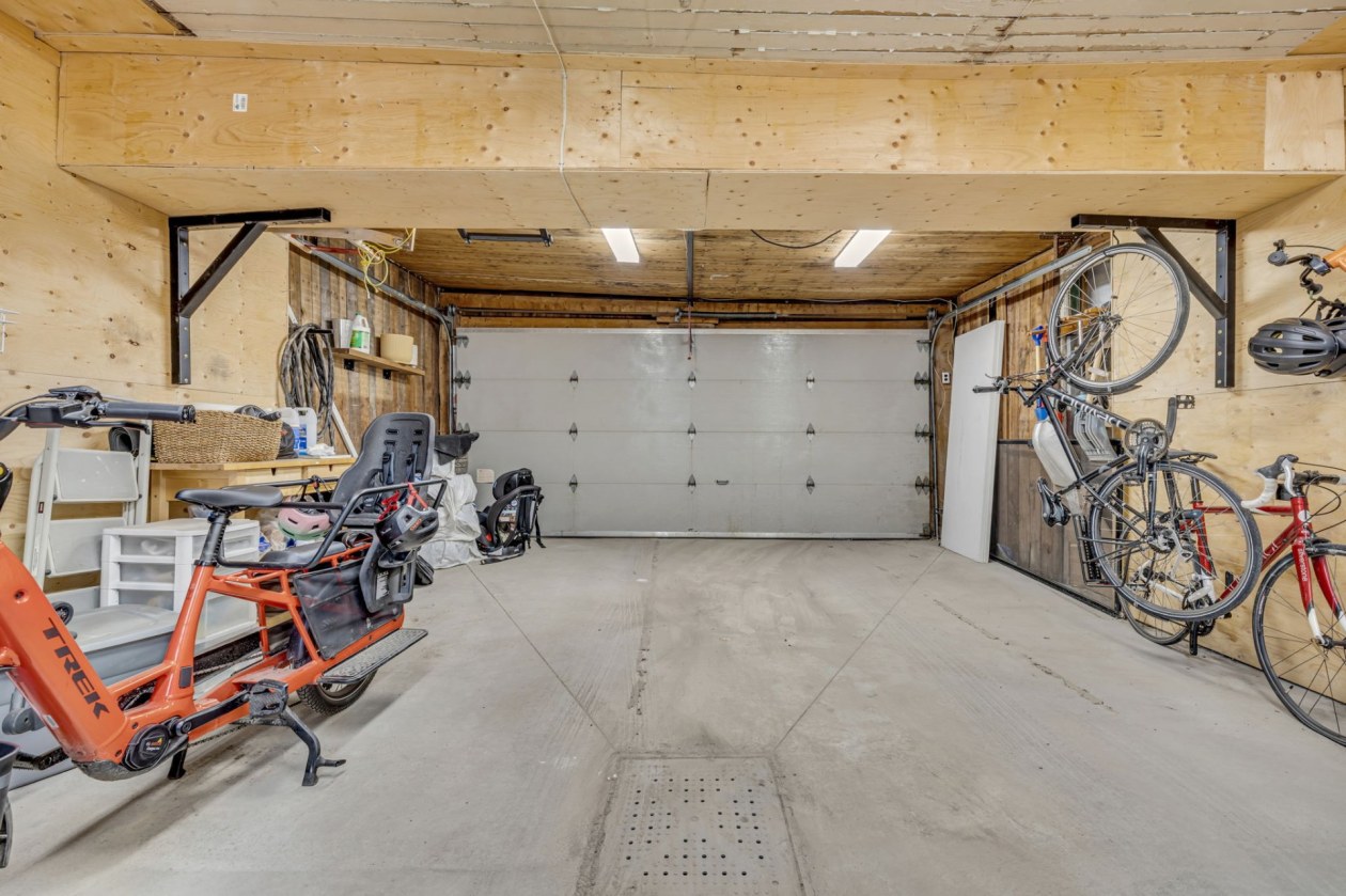 Garage — 354 9e Rue, Québec