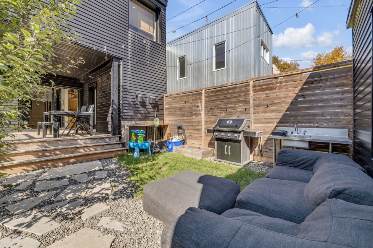 Cour — 354 9e Rue, Québec