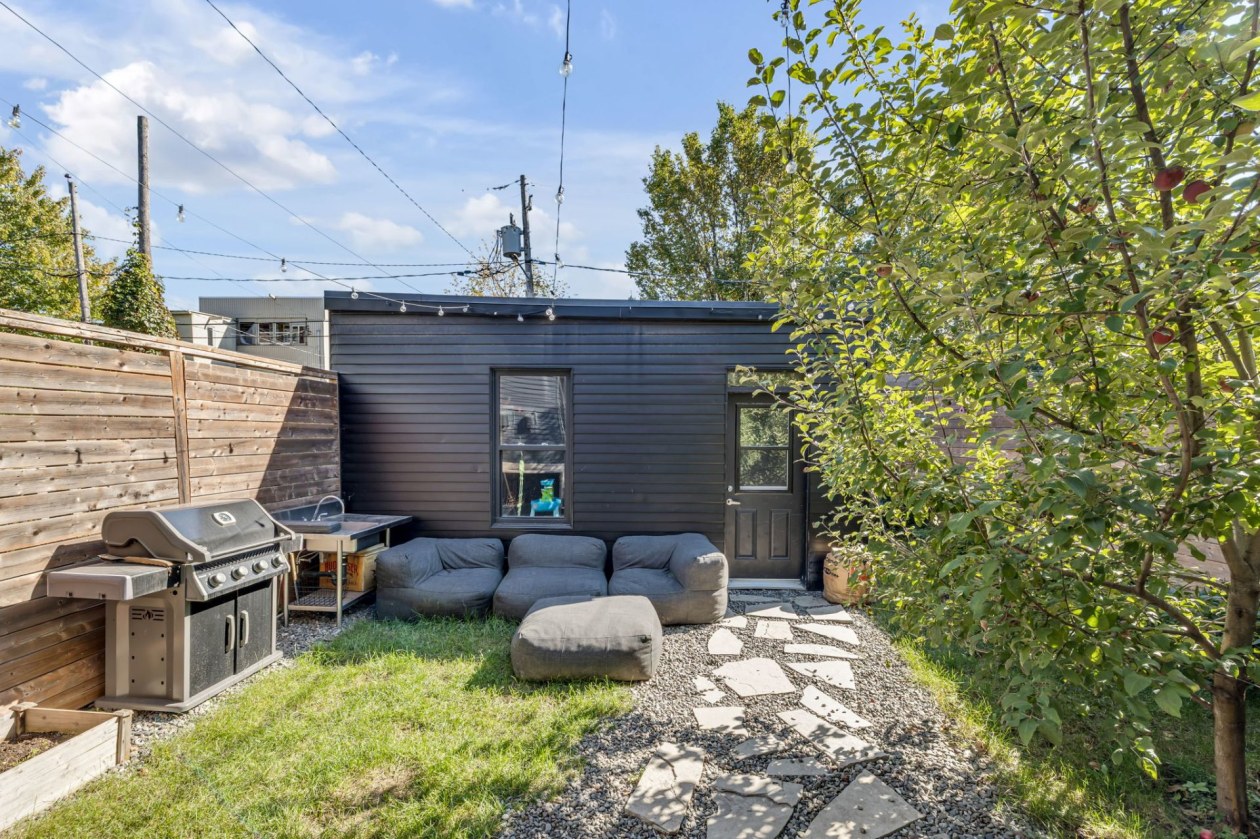 Cour — 354 9e Rue, Québec