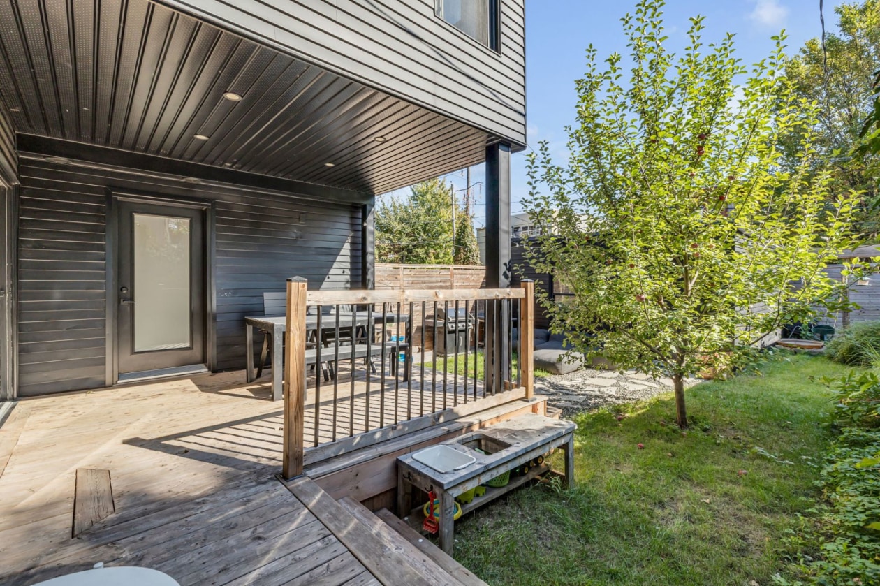Cour — 354 9e Rue, Québec
