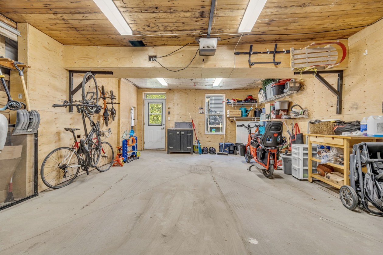 Garage — 354 9e Rue, Québec