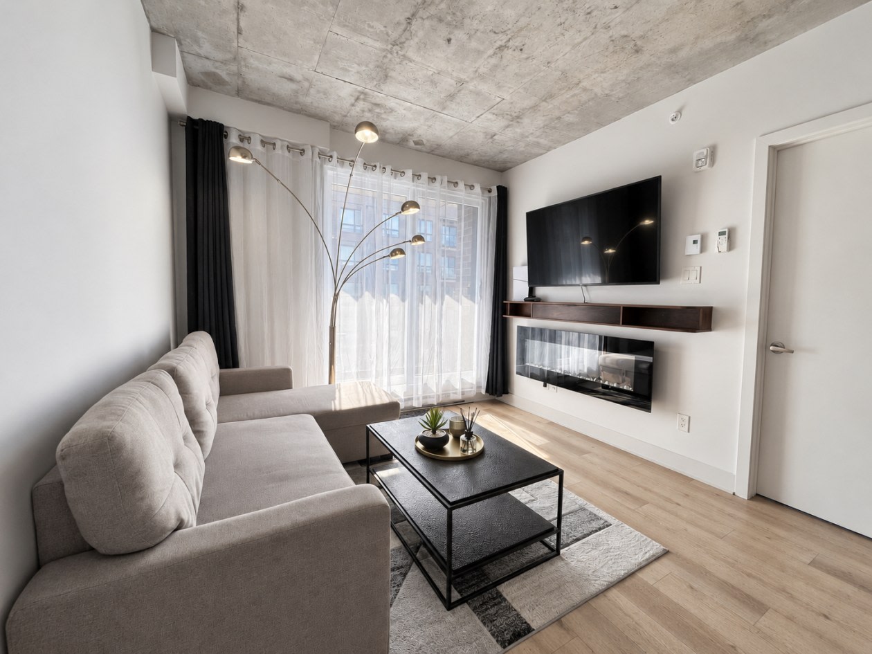 Salon — 1431 Av De La Gare, Mascouche