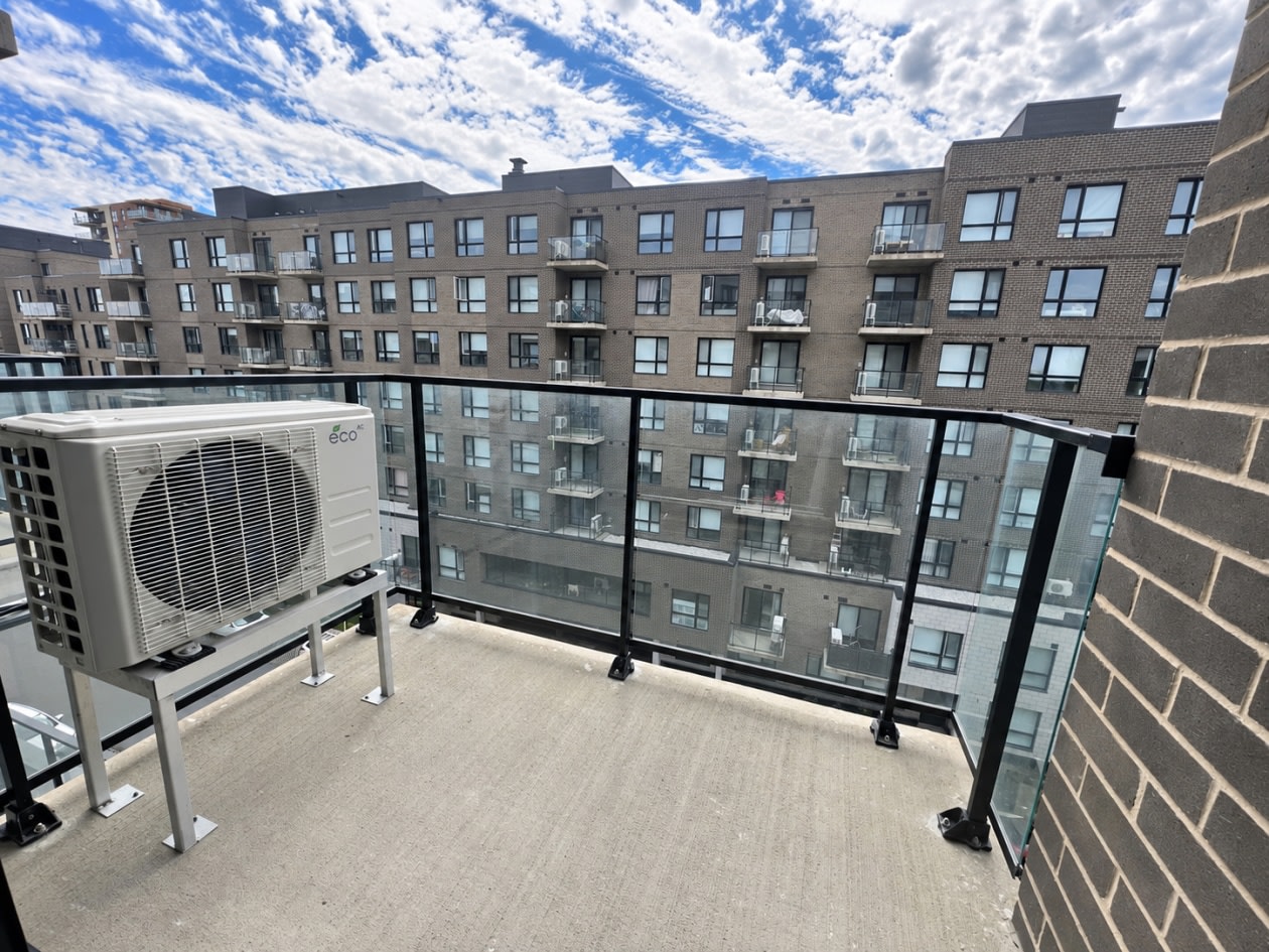 Balcon — 1431 Av De La Gare, Mascouche