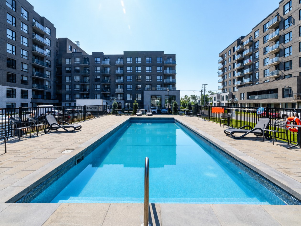 Piscine — 1431 Av De La Gare, Mascouche